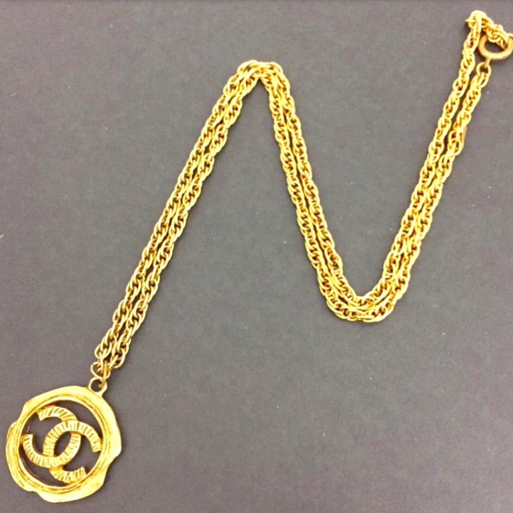 CHANEL CC LOGO GOLD TONE NECKLACE